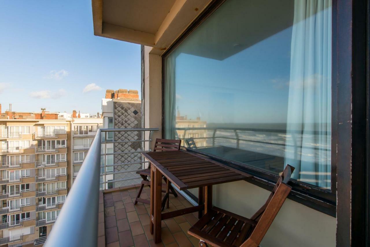 Cosy Studio With Sea View In Oostende Buitenkant foto